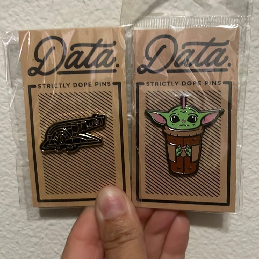 NWT STAR WARS PINS bundle​​​​​​​​​ - Picture 2 of 9